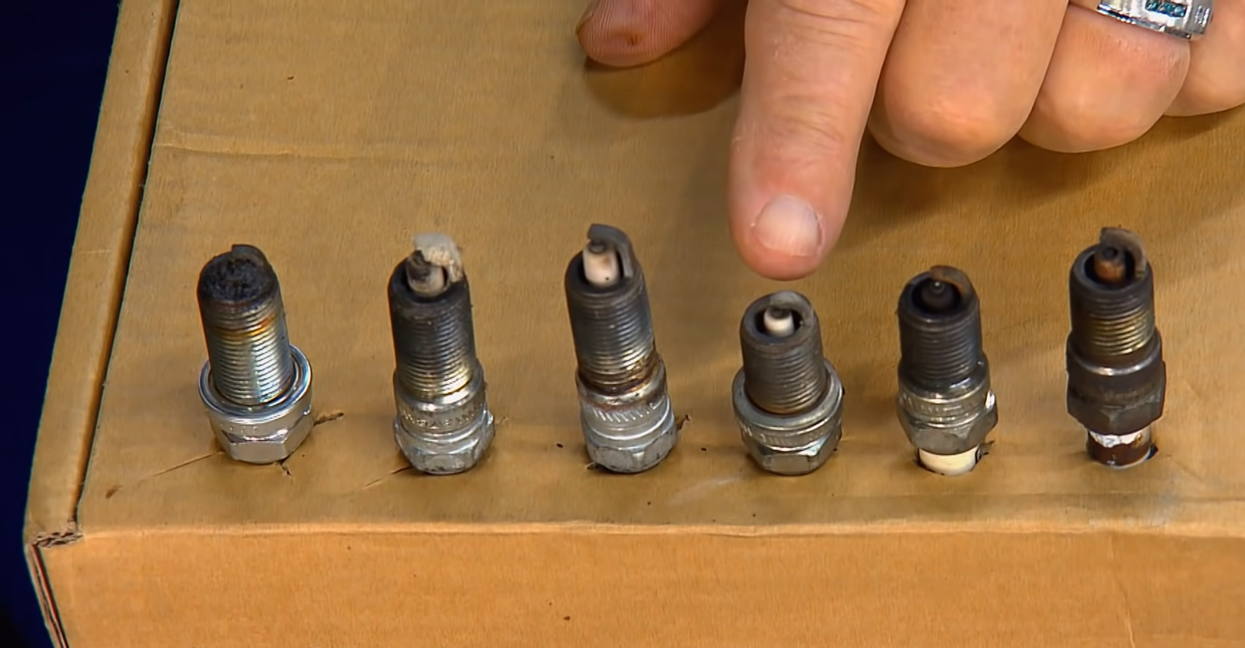4 Main Causes of a Spark Plug to Turn Black and the Best Ways to Fix Them
