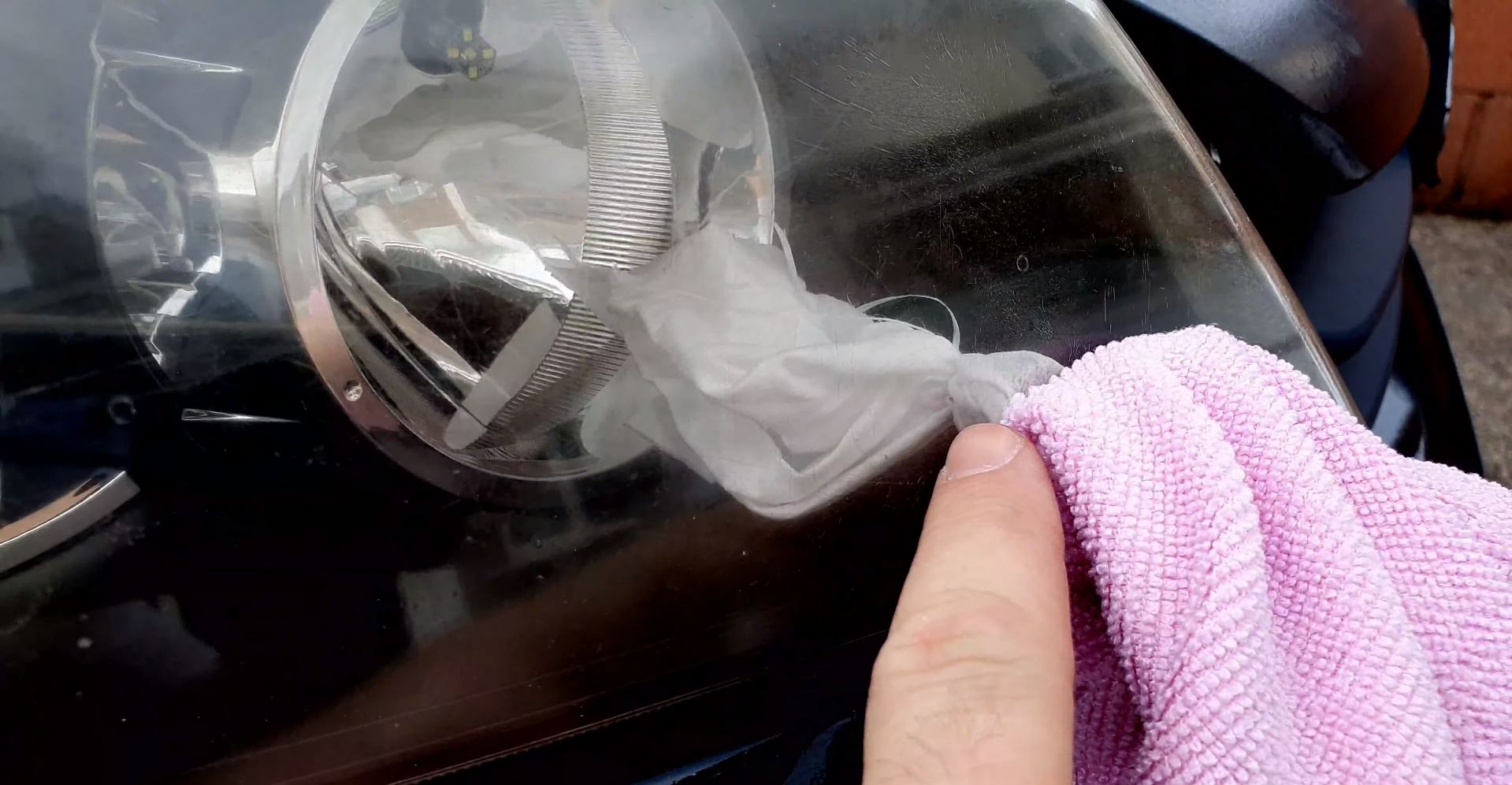 Cleaning Your Headlights Using Magnets