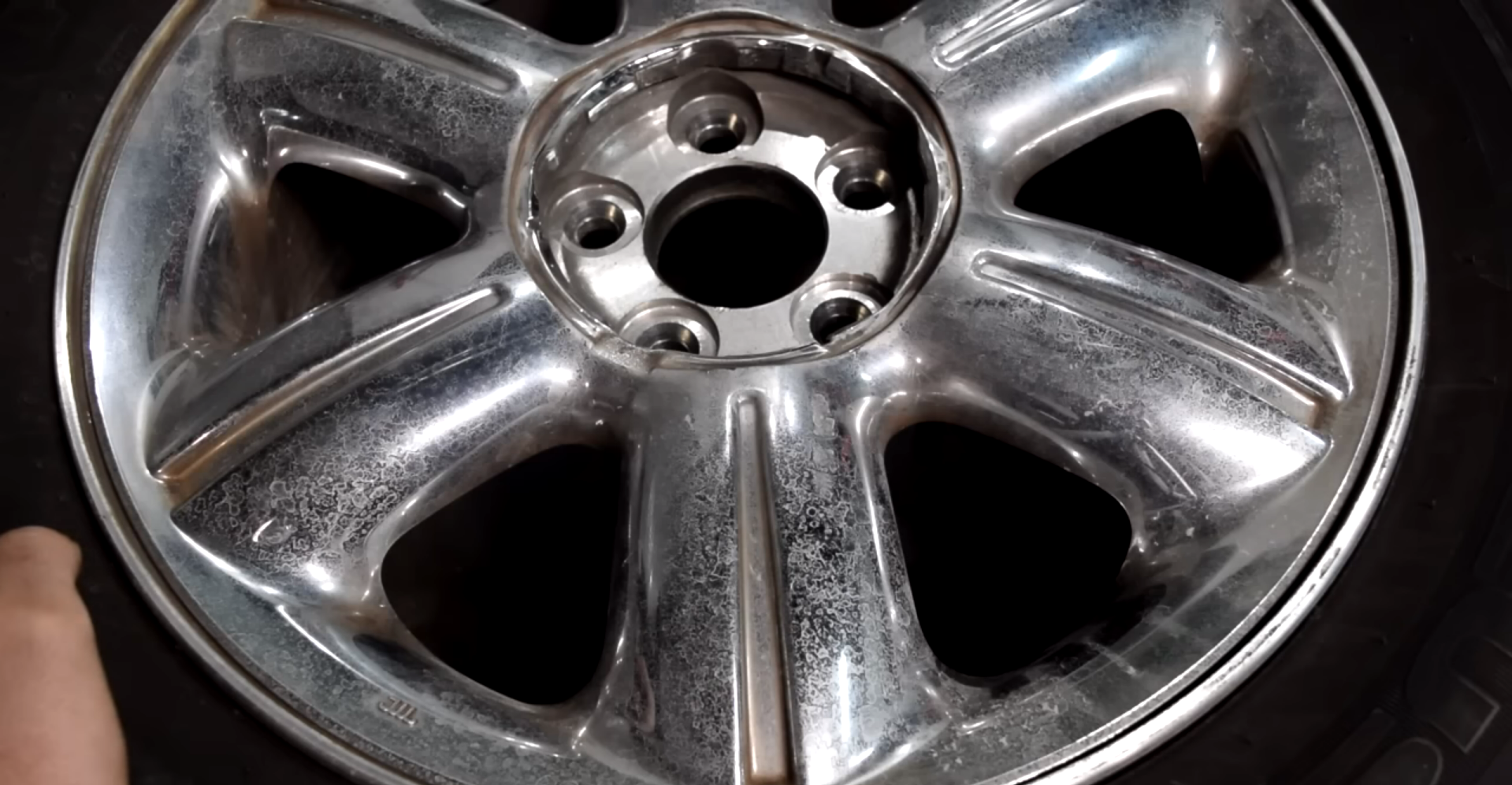 Importance of Cleaning Oxidized Chrome Rims