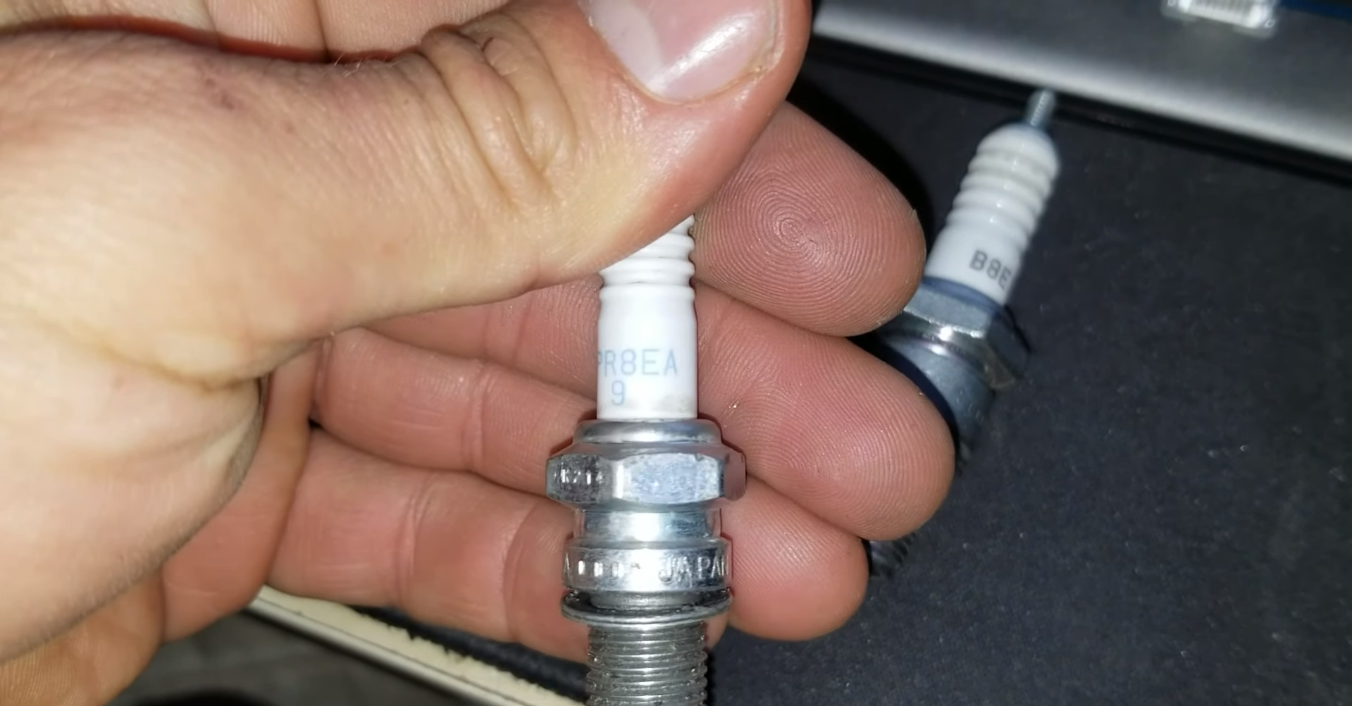 How do I know what size spark plug I need?